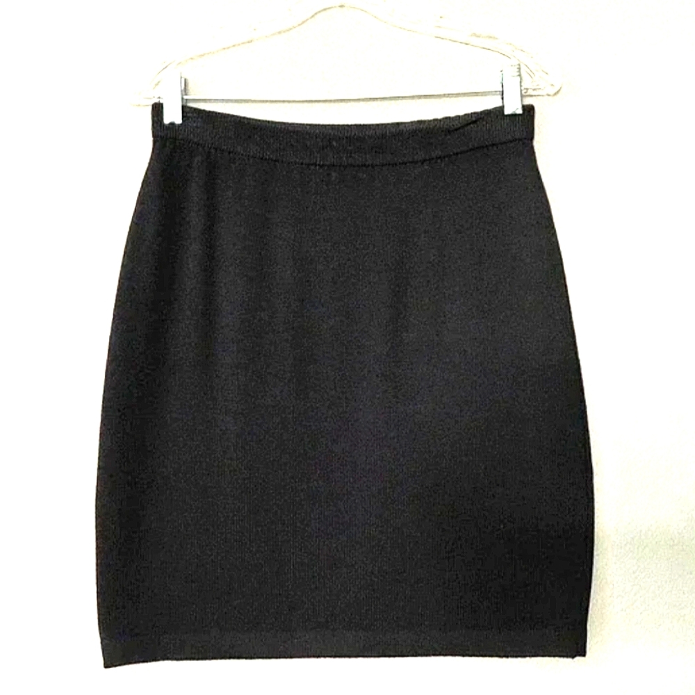 St. John Basics Black Santana Knit Skirt. Size 4